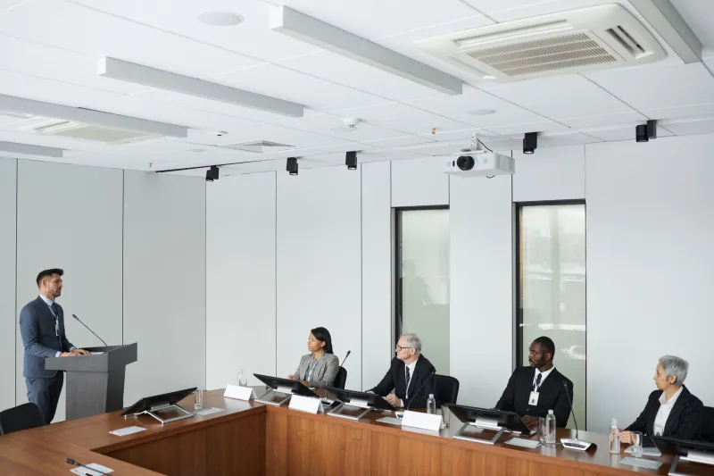 When Deep Knowledge Becomes a Strategic Liability: Rethinking How You Use Your Best Experts